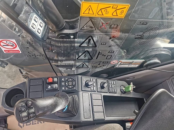 Volvo EC 250 EL 10 of 15