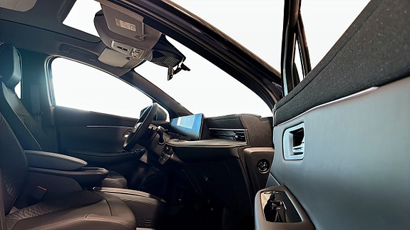 Nissan Leaf 3 of 5