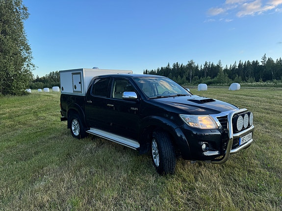 Toyota HiLux 3 of 5