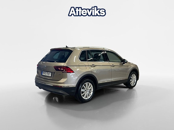 Volkswagen Tiguan 3 of 5