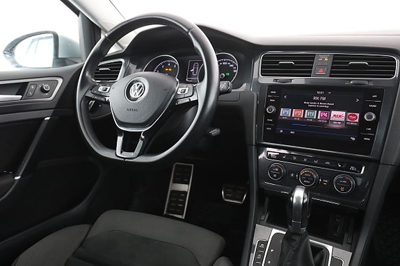 Volkswagen Golf Alltrack 14 of 30