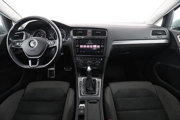 Volkswagen Golf Alltrack 13 of 30