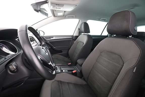 Volkswagen Golf Alltrack 11 of 30