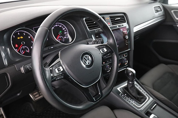 Volkswagen Golf Alltrack 12 of 30