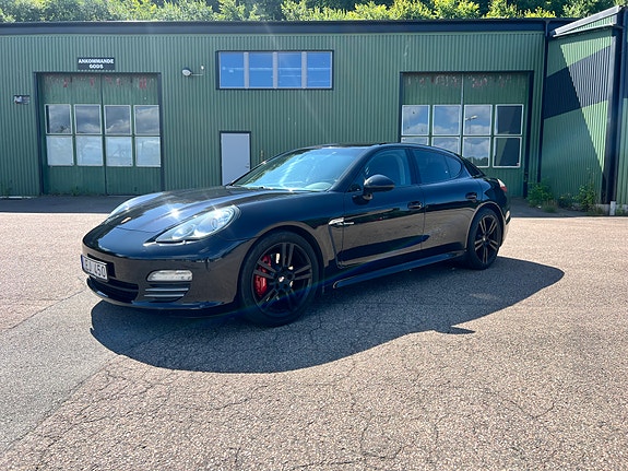 Porsche Panamera 4 2 of 4