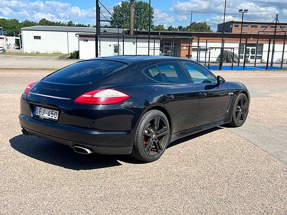 Porsche Panamera 4 3 of 4