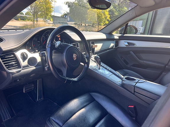 Porsche Panamera 4 4 of 4