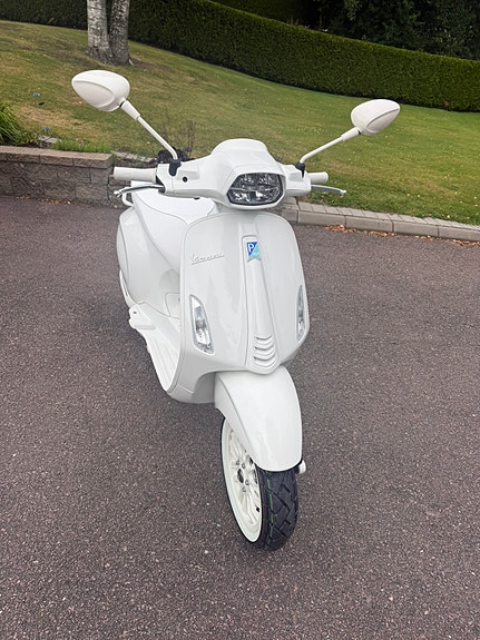 Piaggio Vespa Sprint 50 sparkling white 2 of 5