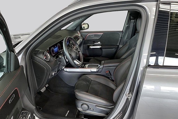 Mercedes-Benz GLB200 8 of 21