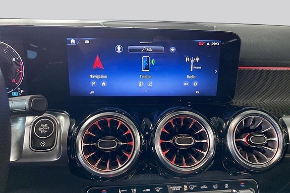 Mercedes-Benz GLB200 11 of 21
