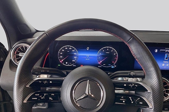 Mercedes-Benz GLB200 10 of 21