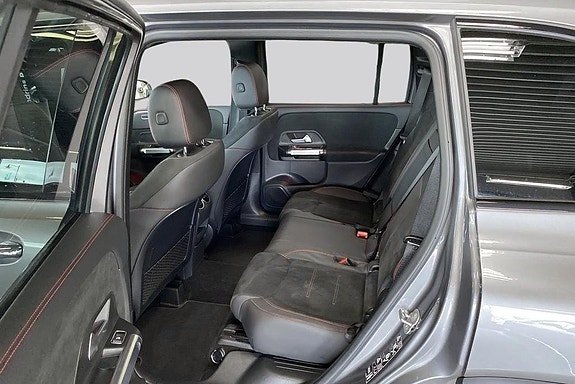Mercedes-Benz GLB200 9 of 21