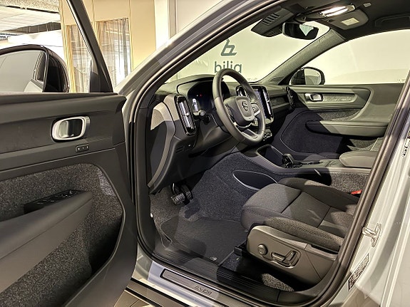 Volvo EX40 4 of 5