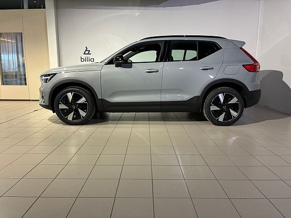 Volvo EX40 2 of 5