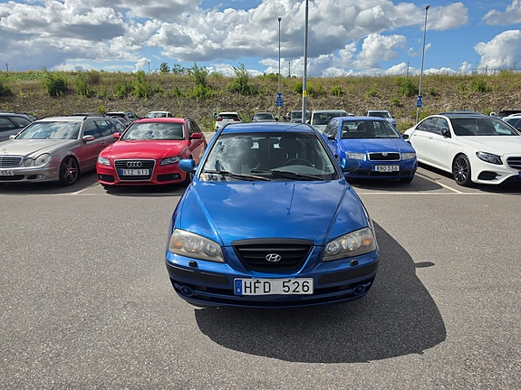 Hyundai Elantra 3 of 5