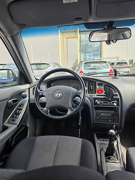 Hyundai Elantra 5 of 5