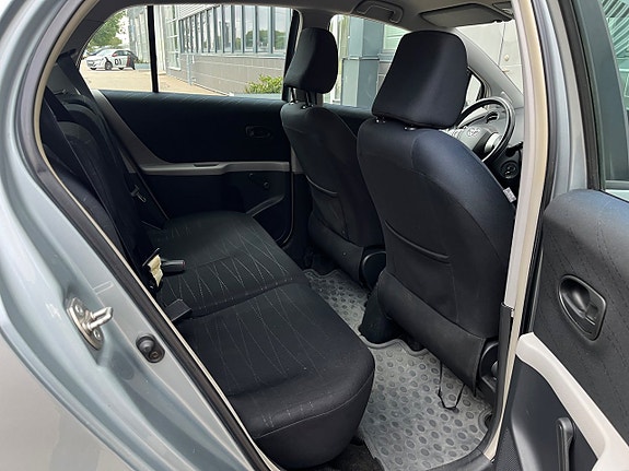Toyota Yaris 25 of 26