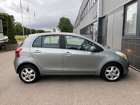 Toyota Yaris 26 of 26