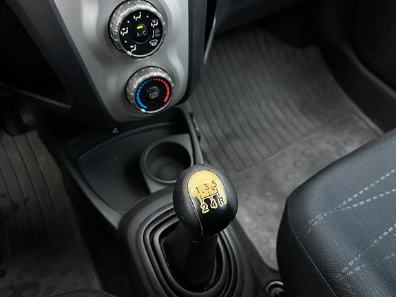 Toyota Yaris 15 of 26