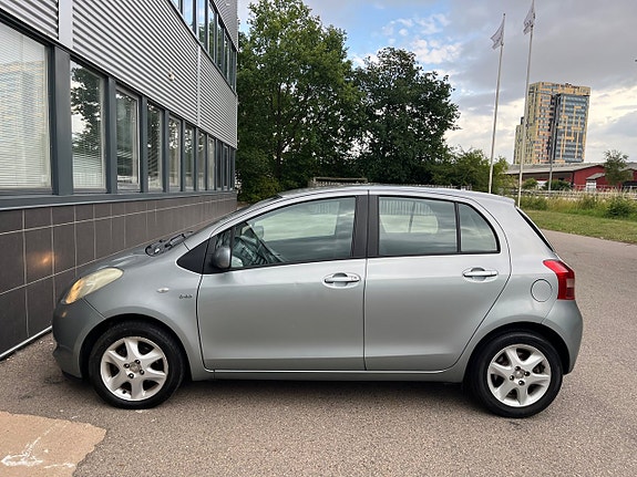 Toyota Yaris 9 of 26