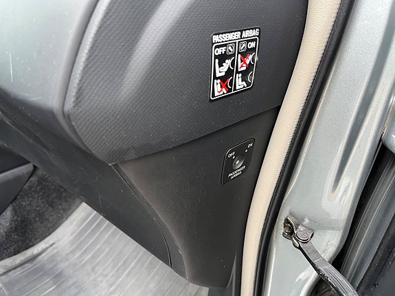 Toyota Yaris 11 of 26
