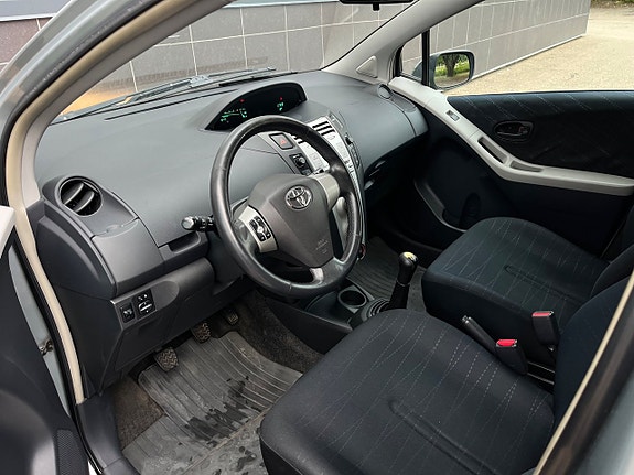 Toyota Yaris 14 of 26