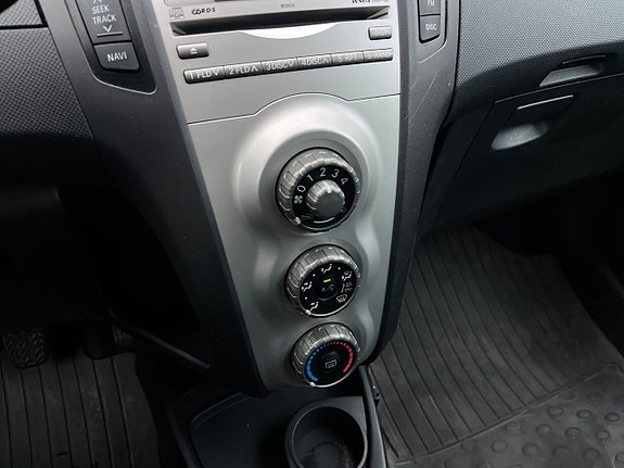 Toyota Yaris 16 of 26