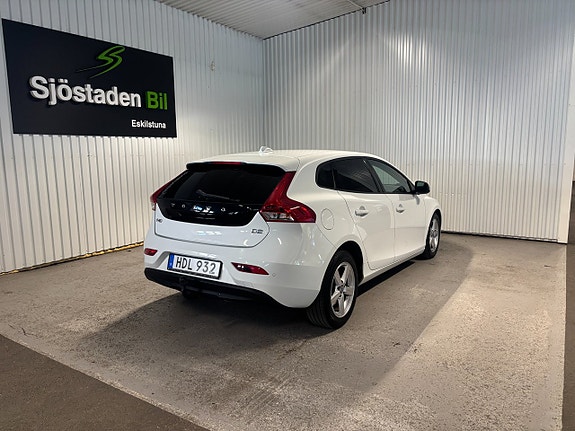 Volvo V40 4 of 5