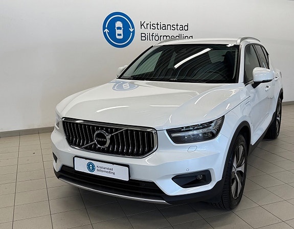 Volvo XC40 2 of 5