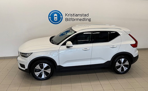 Volvo XC40 4 of 5