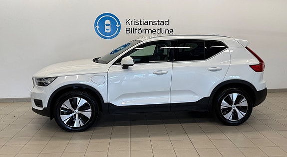 Volvo XC40 3 of 5
