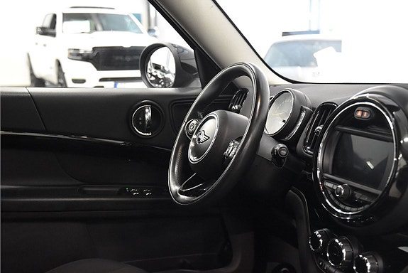MINI Countryman Cooper SE 8 of 18