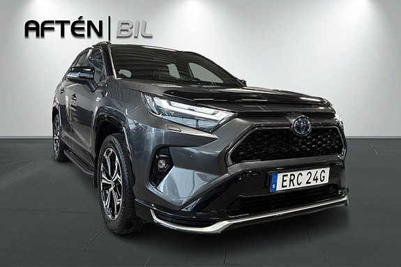 Toyota RAV4 Plug-in Hybrid 4 of 5
