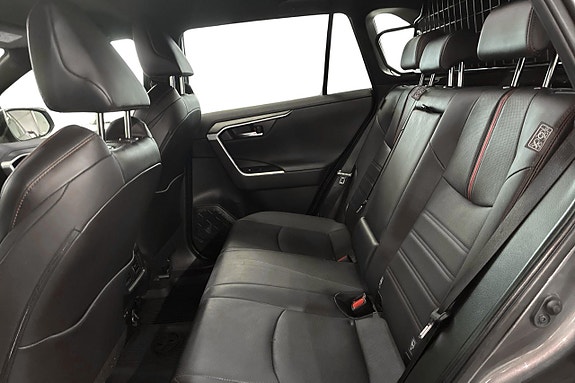 Toyota RAV4 Plug-in Hybrid 16 of 25