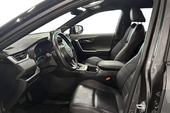 Toyota RAV4 Plug-in Hybrid 13 of 25