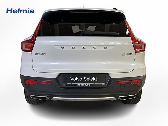 Volvo XC40 4 of 5