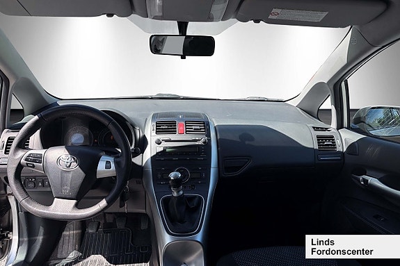 Toyota Auris 7 of 9