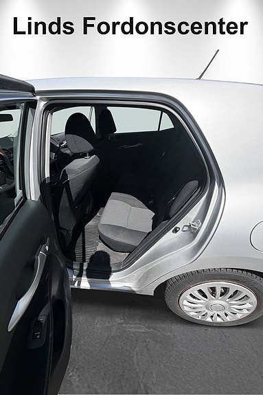 Toyota Auris 8 of 9