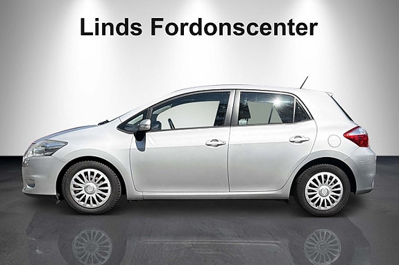 Toyota Auris 2 of 9
