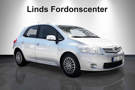 Toyota Auris 3 of 9