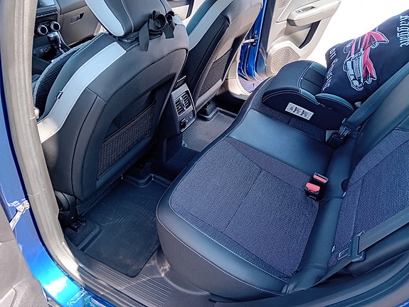 Renault Captur 3 of 4