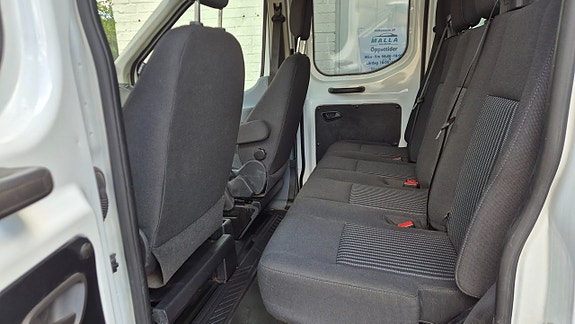 Ford Transit 12 of 19