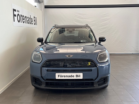 MINI Countryman SE 2 of 5