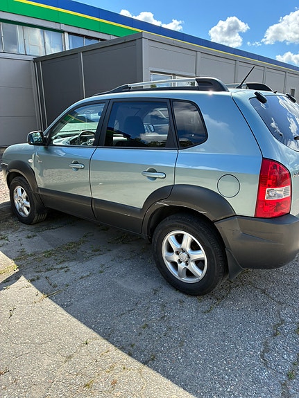 Hyundai Tucson 2 of 5