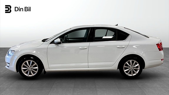 Skoda Octavia 2 of 5
