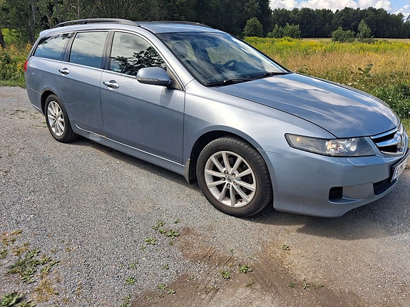 Honda Accord 2 of 5