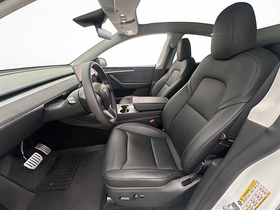 Tesla Model Y 12 of 30