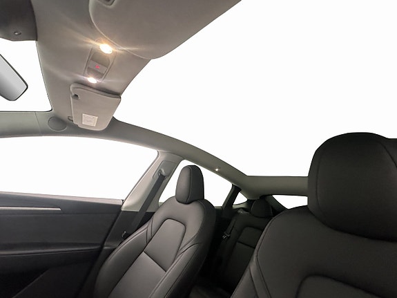 Tesla Model Y 18 of 30