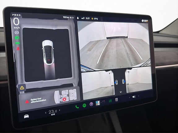 Tesla Model Y 22 of 30