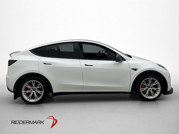 Tesla Model Y 10 of 30